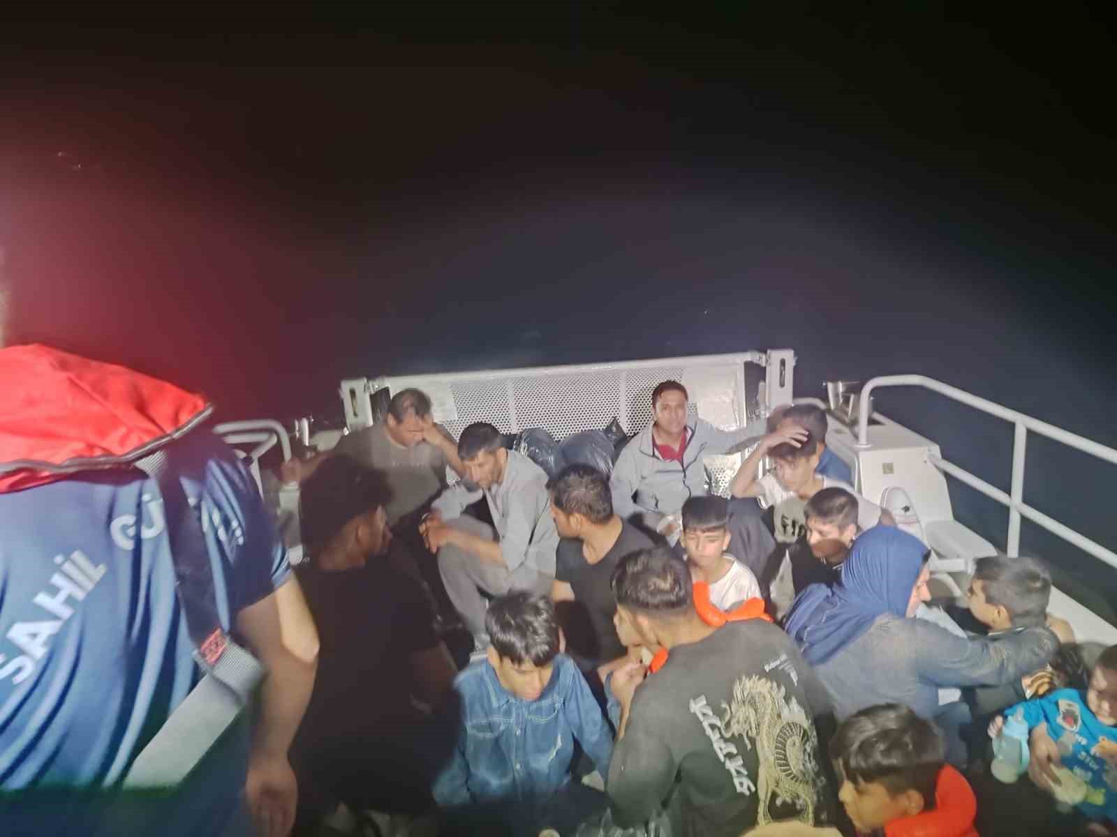 Ayvacık açıklarında 18’i çocuk 32 düzensiz göçmen yakalandı