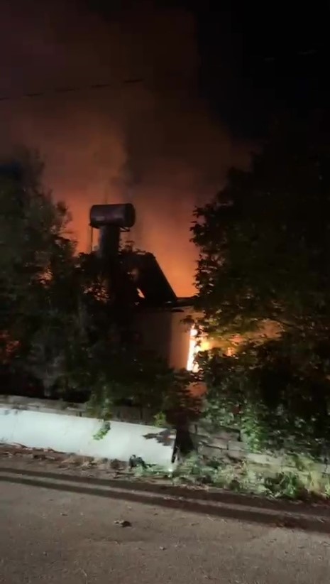 Torununun doğum g&uuml;n&uuml;n&uuml; kutlarken evinin yandığı haberini aldı
