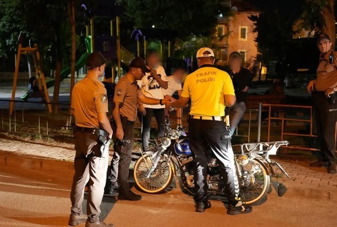 Isparta Emniyeti&rsquo;nden park, bah&ccedil;e ve mesire alanlarında sıkı denetim
