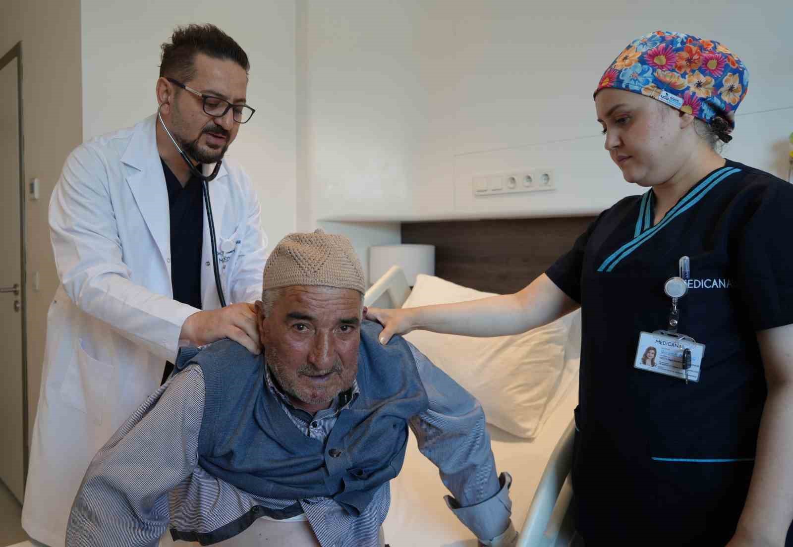 G&uuml;nde 4 makineyle nefes alan hasta &rsquo;balon genişletme ve PRP&rsquo; tedavisi ile sağlığına kavuştu
