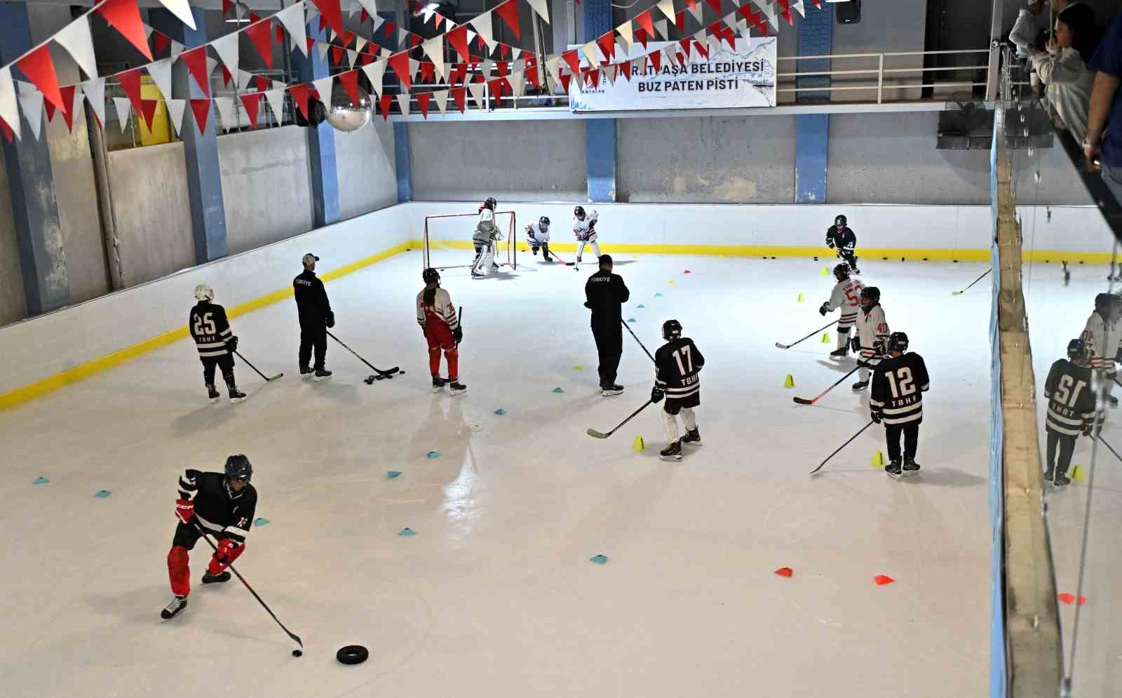 Buz Hokeyi Gelişim Kampı ilk kez Antalya’da