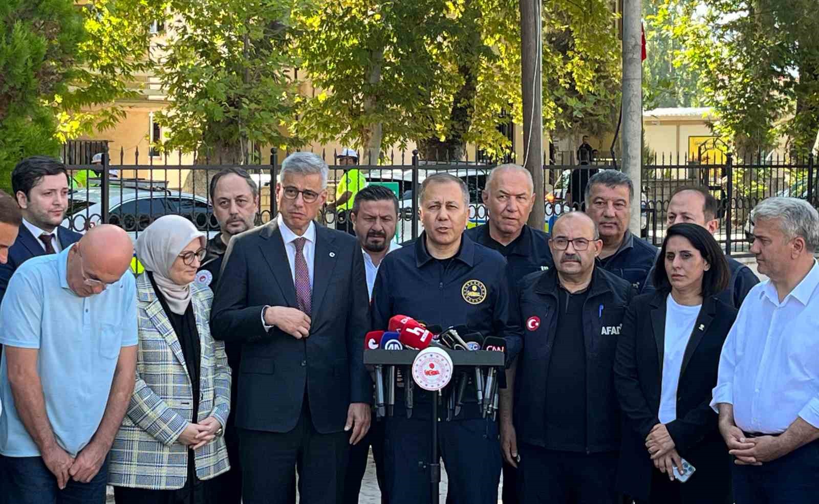 Sağlık Bakanı Memişoğlu: "Toplam 52 başvuru var, 29’u yaralı olarak hastanelerimizde tedavi altına alındı"