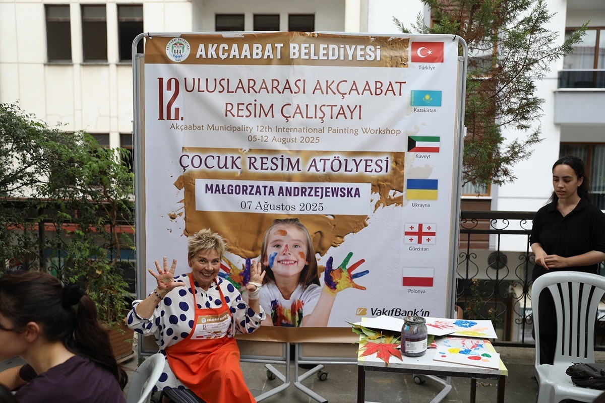 12. Uluslararası Resim &Ccedil;alıştayı&rsquo;nda &ccedil;ocuklar hem &ouml;ğrendi hem eğlendi
