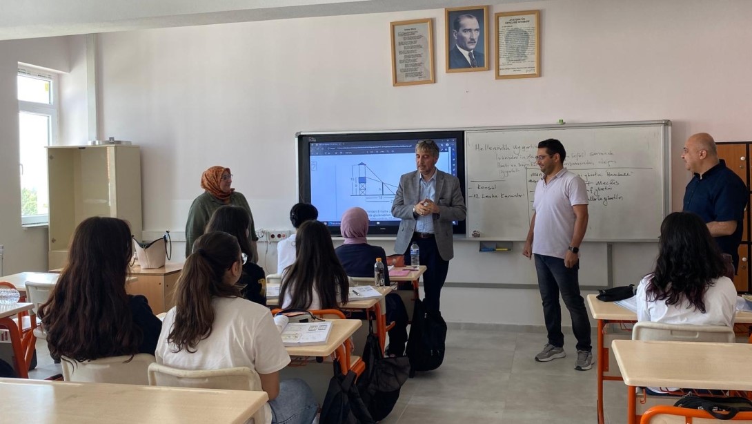 Müdür Yılmaz: "Öğrencilerimizle birlikte daha güçlü bir gelecek için sahadayız"