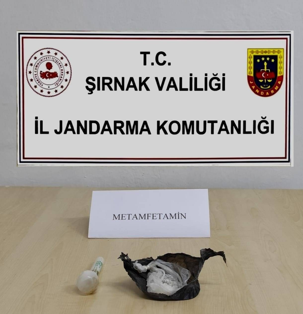 Şırnak&rsquo;ta jandarmadan ka&ccedil;ak&ccedil;ılık operasyonu: 11 milyon liralık ka&ccedil;ak malzeme ele ge&ccedil;irildi
