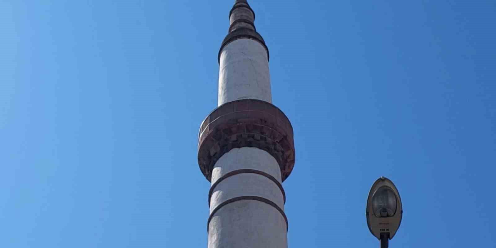 Balıkesir’de tarihi cami depremde hasar gördü