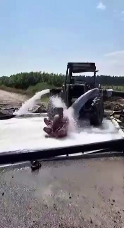 Mersin&rsquo;de sıcakla m&uuml;cadele: Serinlemek i&ccedil;in her yolu denediler
