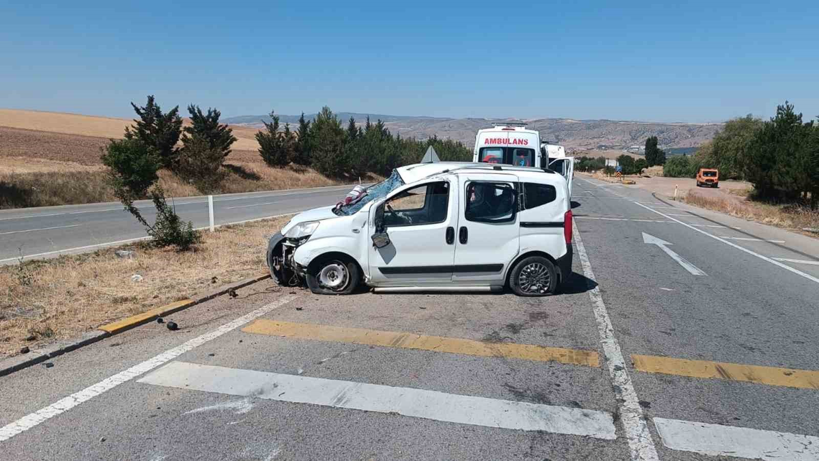 Hafif ticari araç takla attı: Aynı aileden 3’ü çocuk 5 yaralı