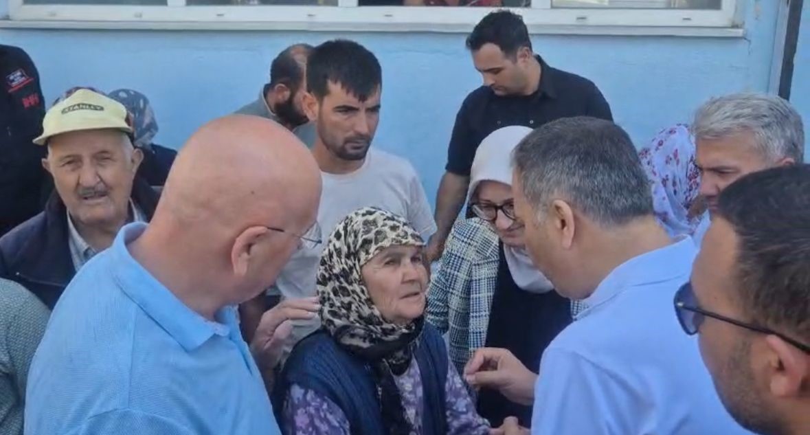 Bakan Yerlikaya, depremden etkilenen köyleri ziyaret etti