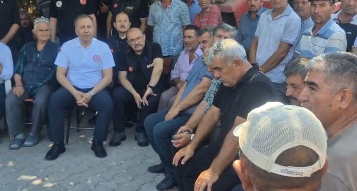 Bakan Yerlikaya, depremden etkilenen k&ouml;yleri ziyaret etti
