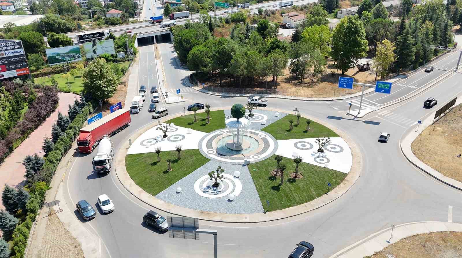 Sapanca&rsquo;da otoyol &ccedil;ıkışı artık bir sanat eseri gibi
