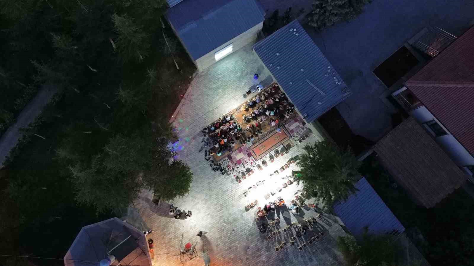 Aksaray&rsquo;da yaz Kuran kursu &ouml;ğrencilerine a&ccedil;ık hava sineması etkinliği
