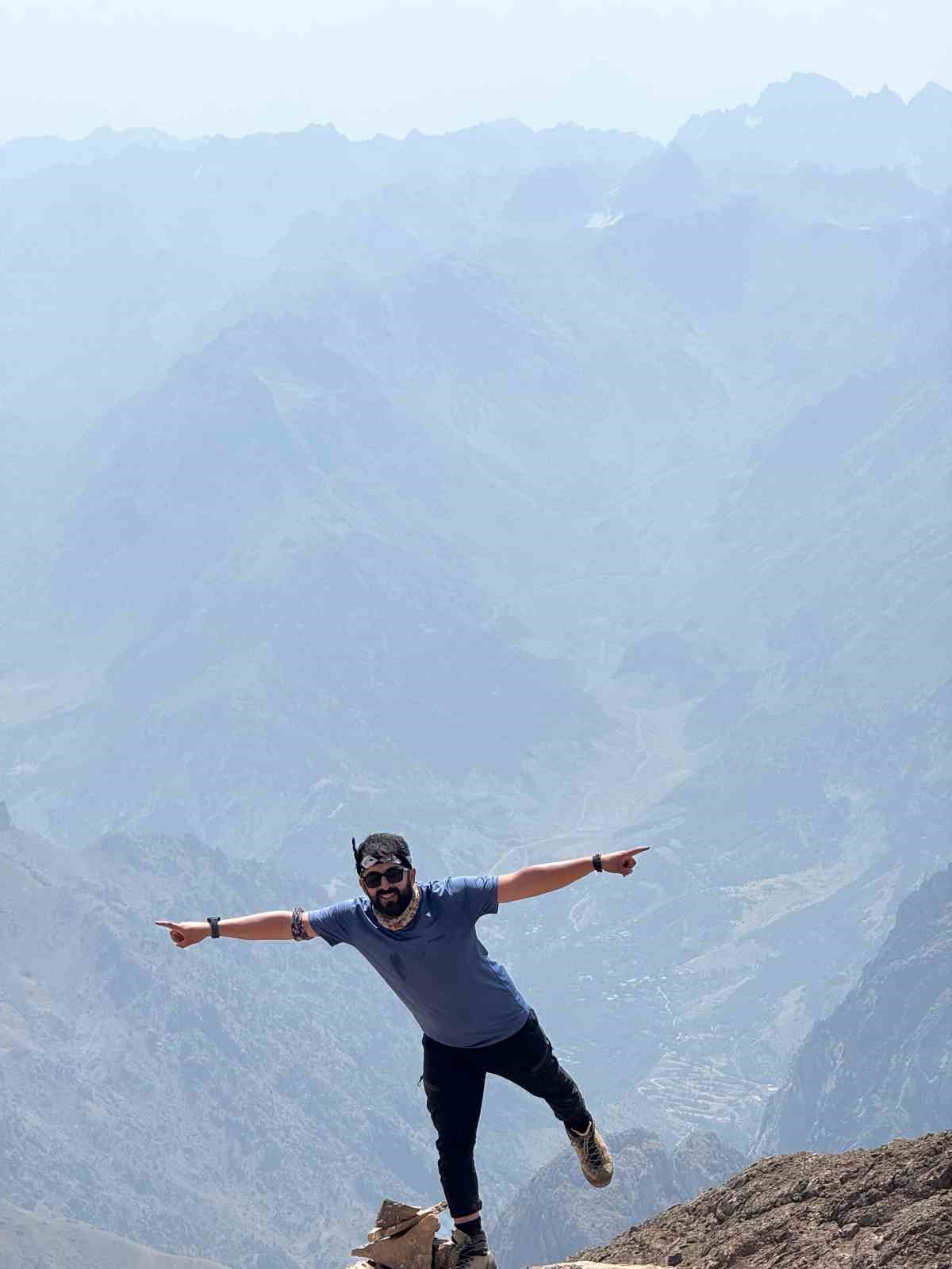 Y&uuml;ksekovalı dağcılardan Cilo Dağı&rsquo;na zirve tırmanışı
