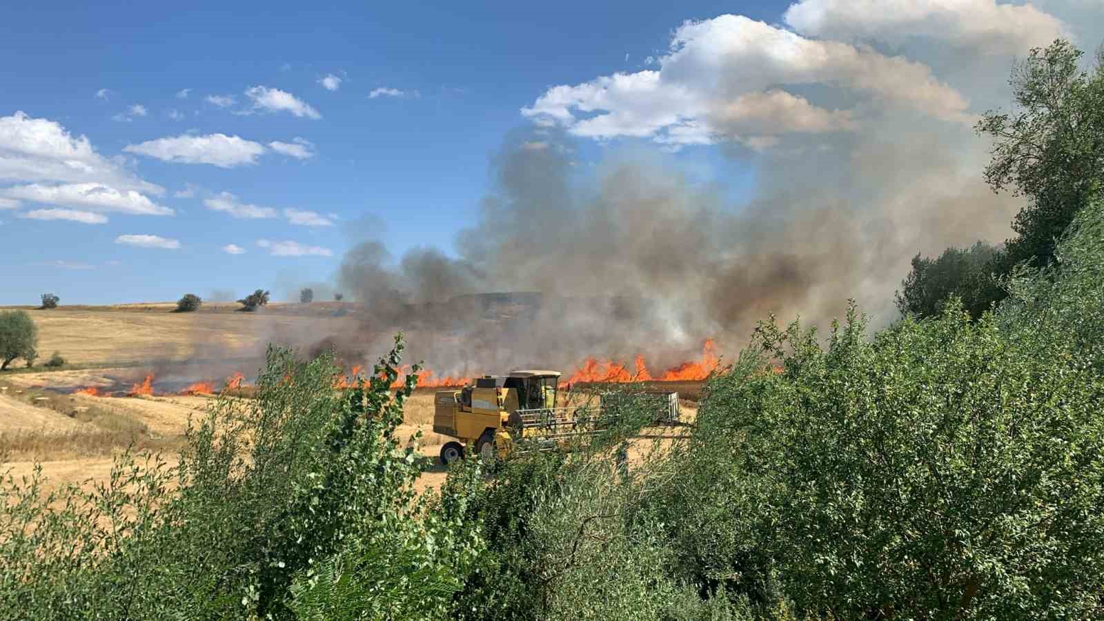 Balya makinelerinden çıkan yangınlar ormanlık alana sıçramadan söndürüldü