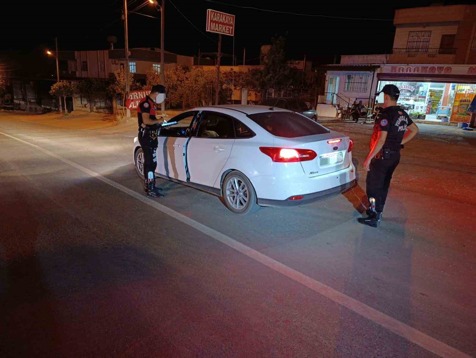 Aranan 2 şahıs yakalandı, 18 araç ile 9 motosiklet trafikten men edildi