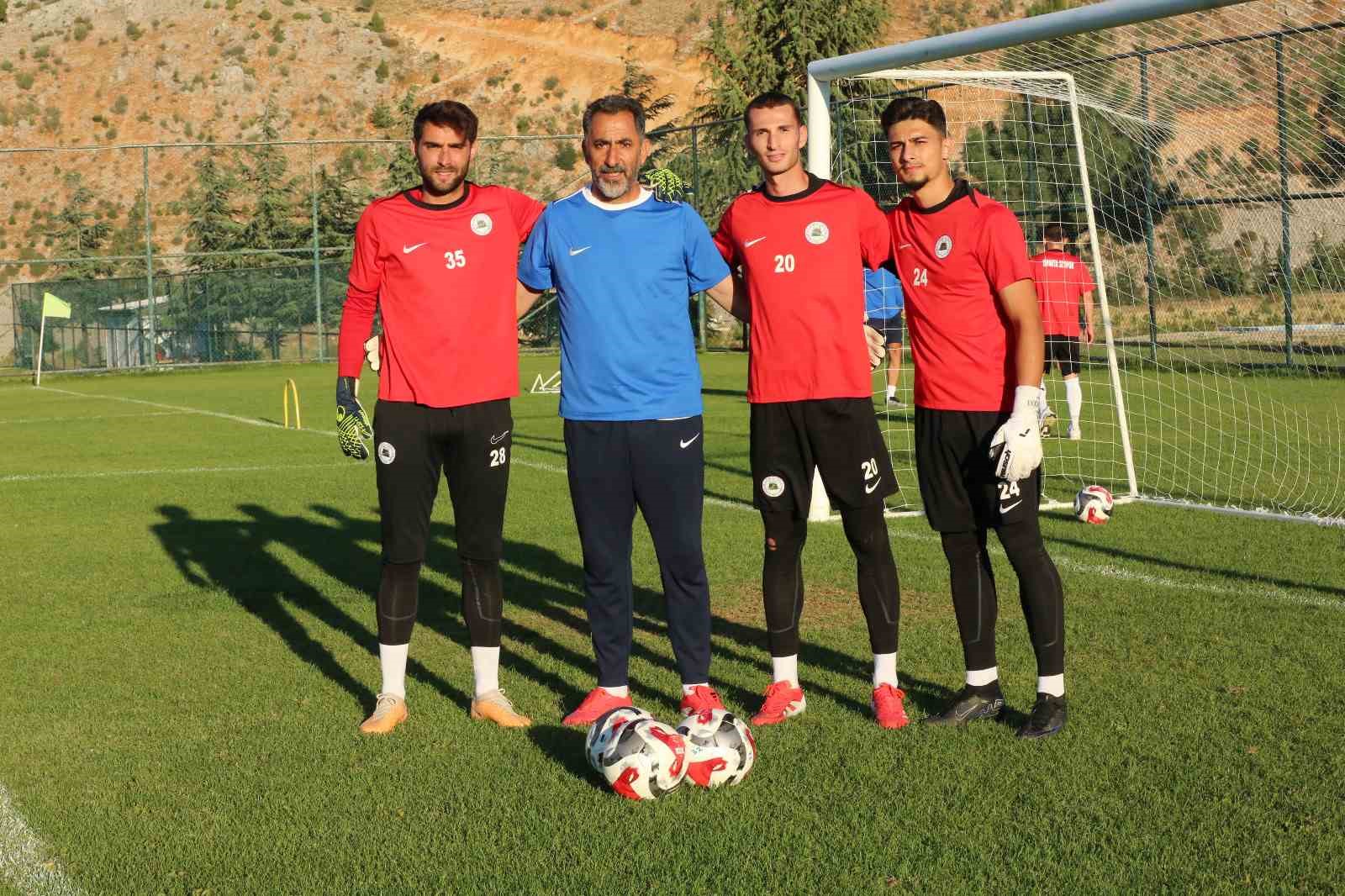 Isparta 32 Spor’un kalecileri yeni sezona hazır