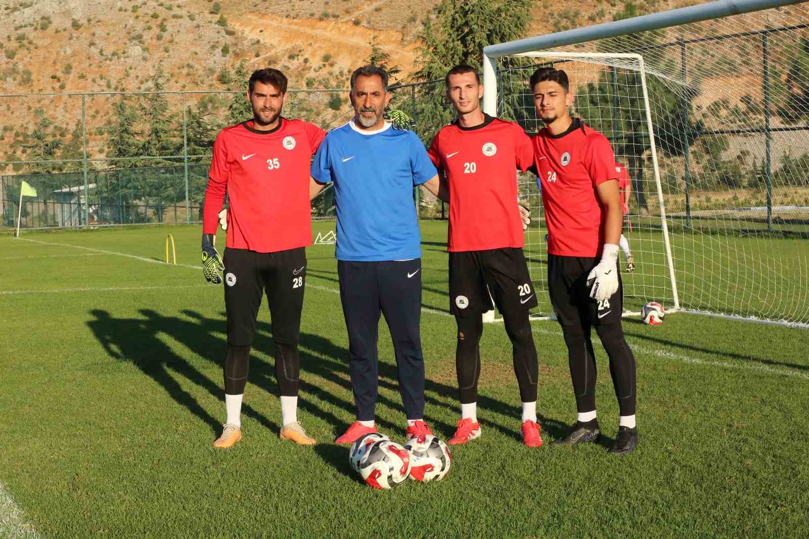 Isparta 32 Spor&rsquo;un kalecileri yeni sezona hazır
