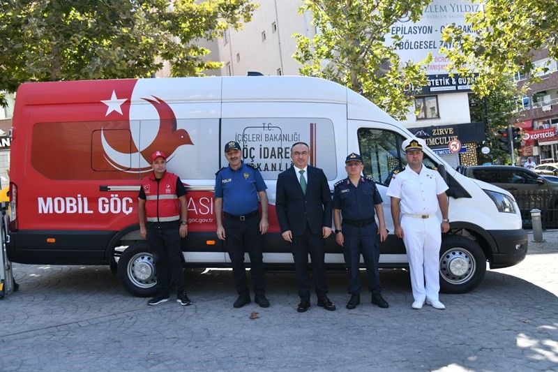 Yasal kalış hakkı olmayan g&ouml;&ccedil;menler anında sınır dışı ediliyor
