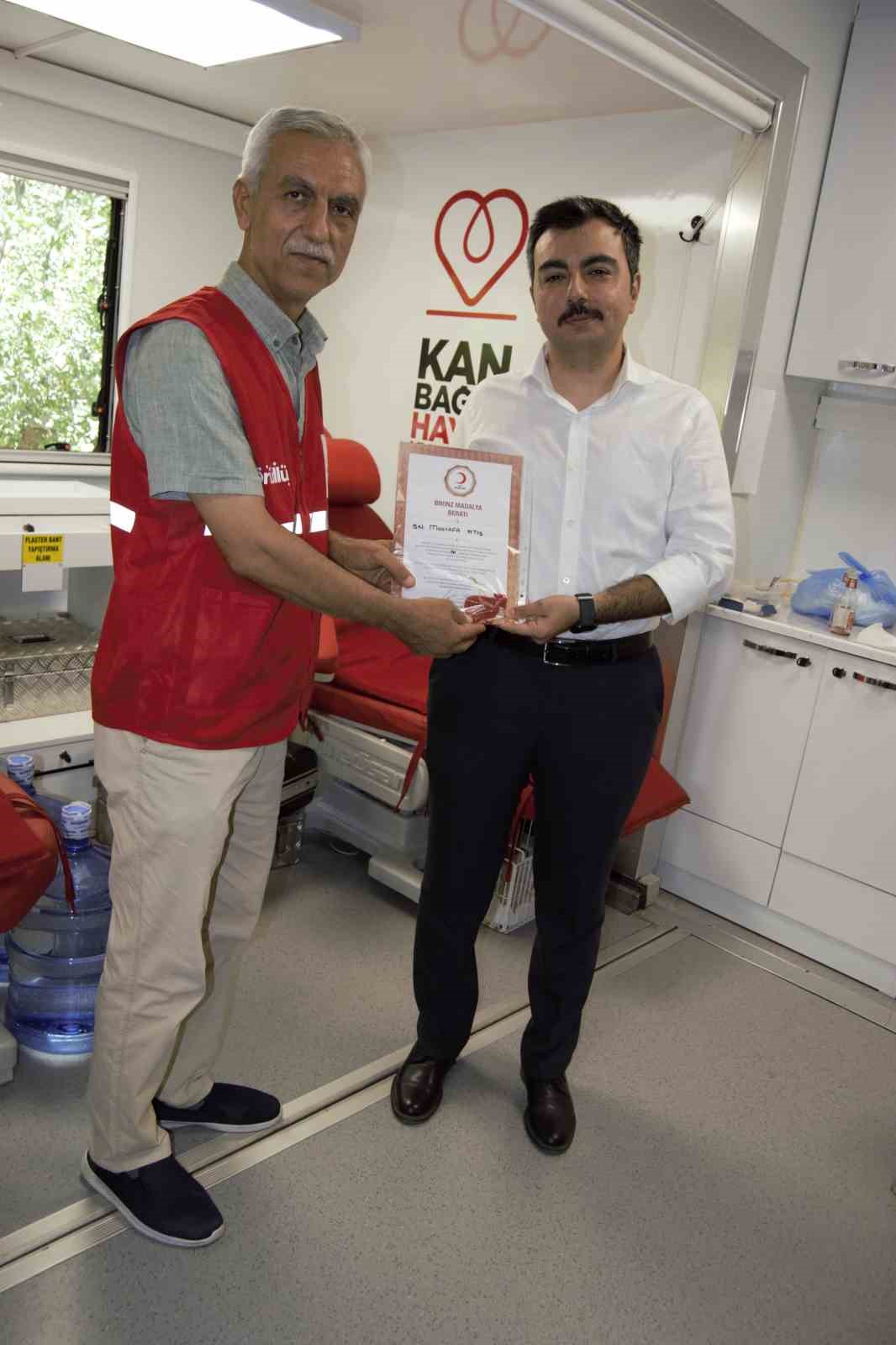 T&uuml;rk Kızılayı Dicle il&ccedil;esinde kan bağışı kampanyası d&uuml;zenledi
