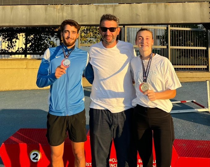 Eskişehirli atletlerden hurdles cup yarışında çifte madalya