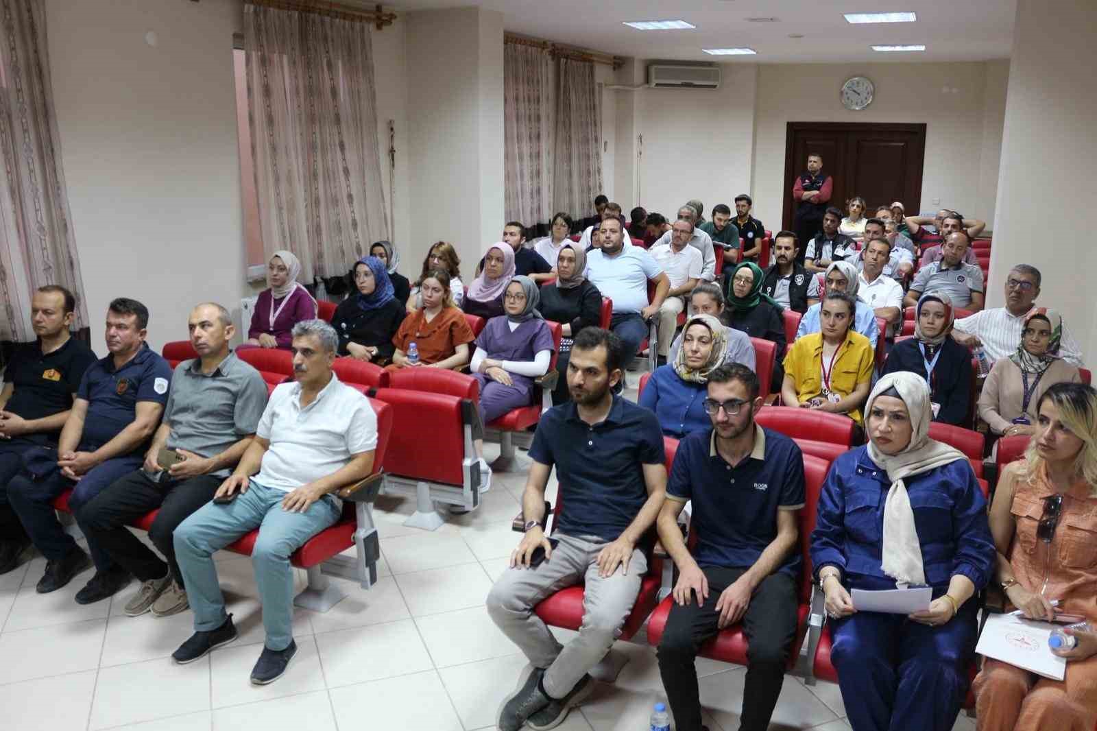 Darende&rsquo;de afet farkındalık eğitimi ve yangın tatbikatı ger&ccedil;ekleştirildi
