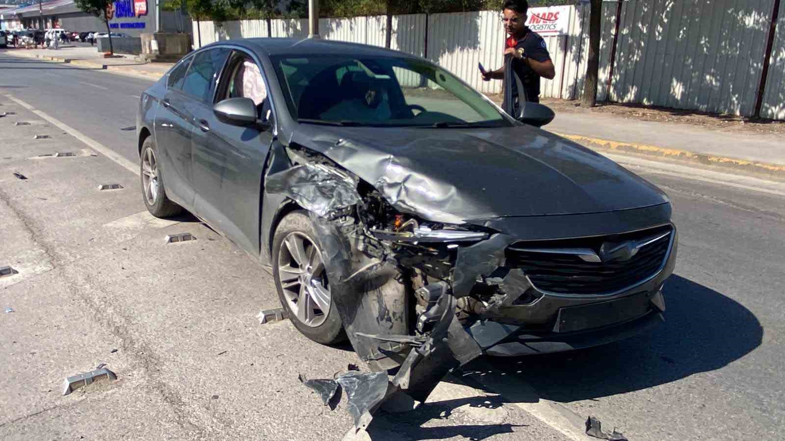 2 otomobil çarpıştı: 1 yaralı