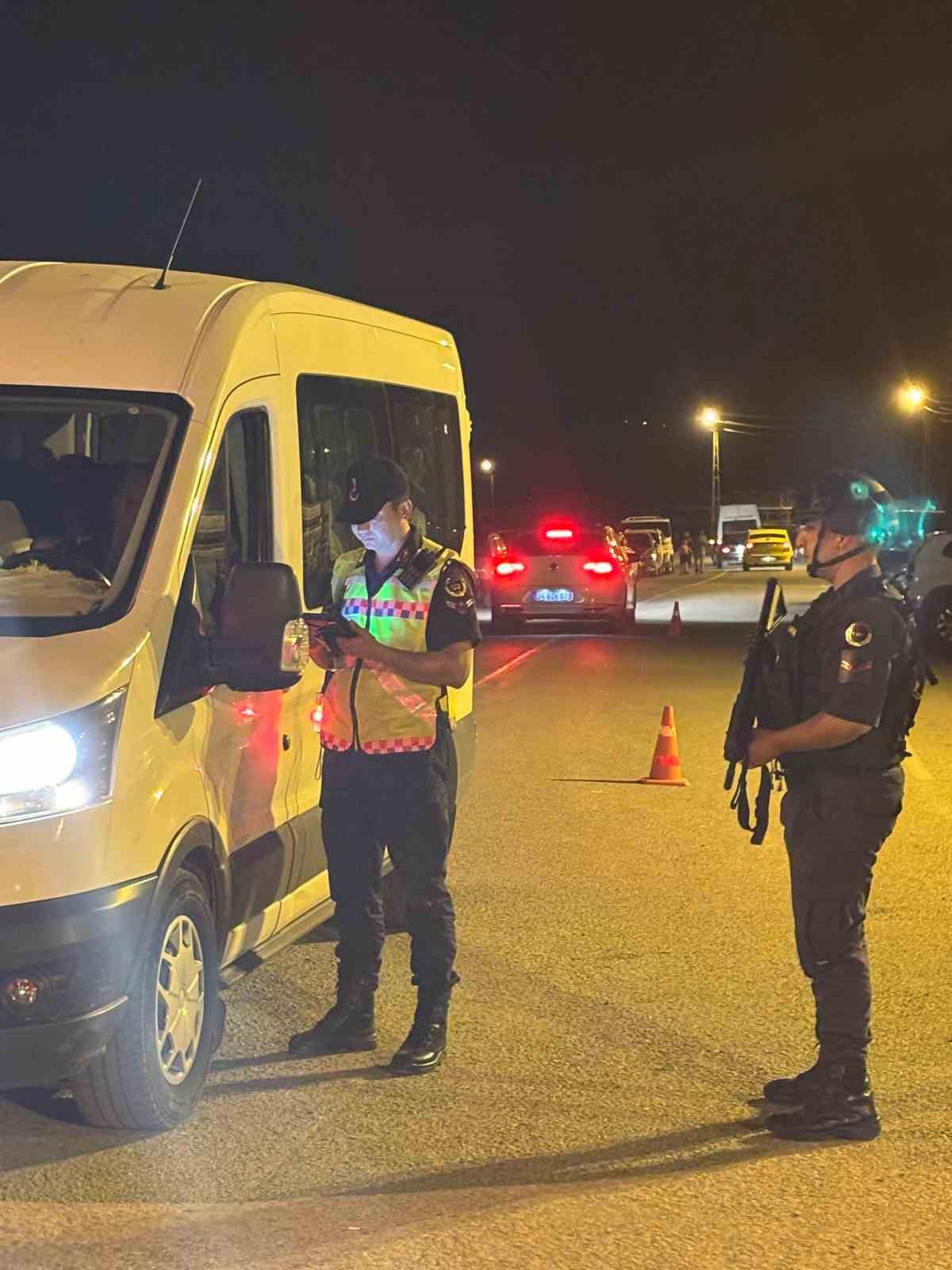 Muş&rsquo;ta polis ekiplerinden su&ccedil; ve su&ccedil;lulara ge&ccedil;it yok
