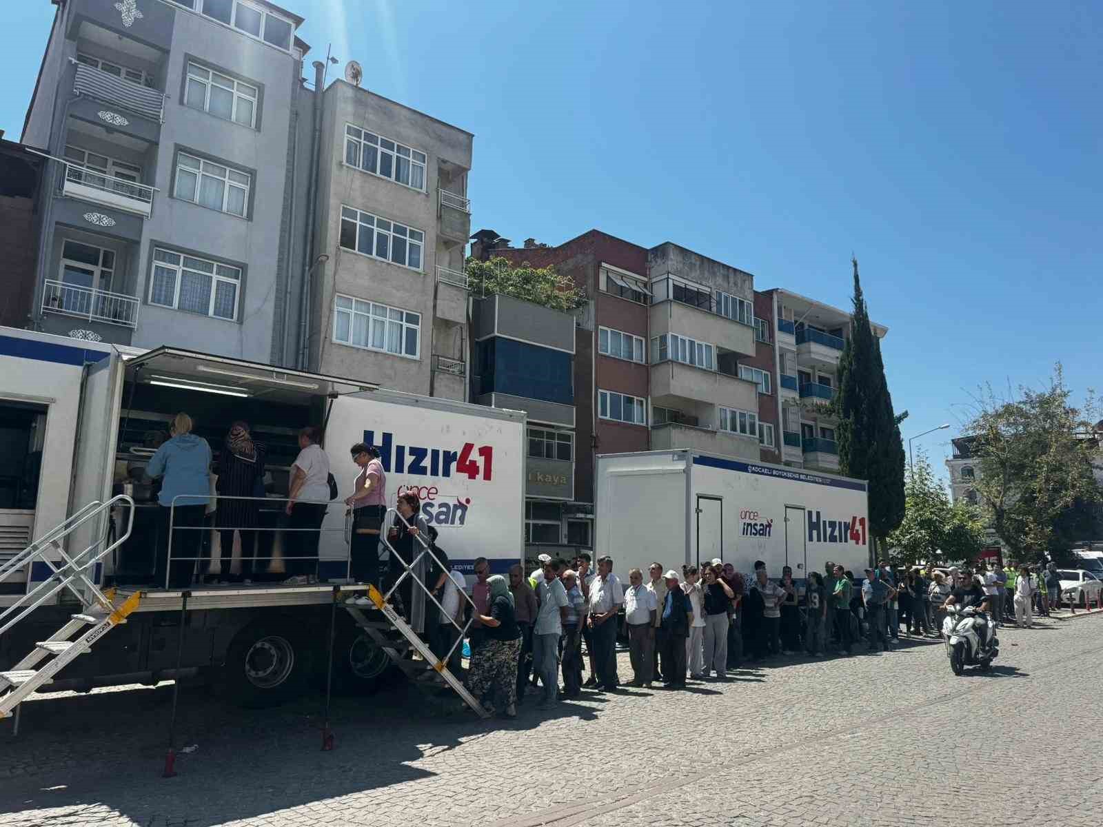 Hızır 41, Sındırgı’da depremzedelerin yanında