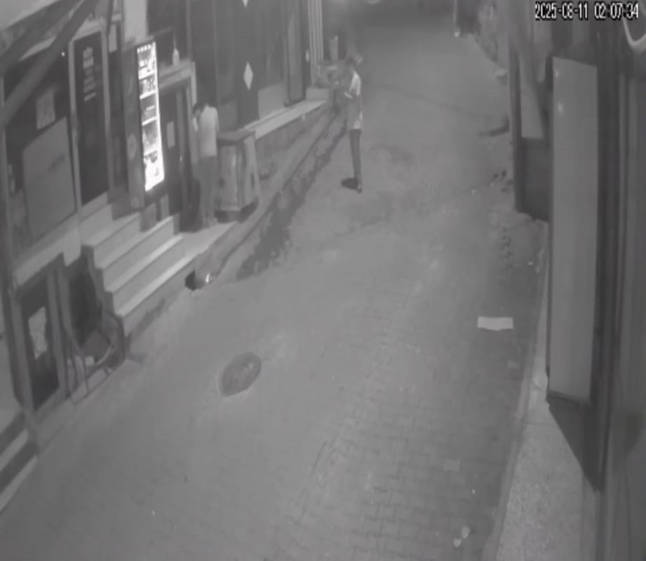 10 liralık dondurma için 100 bin liralık dolabı kırdılar