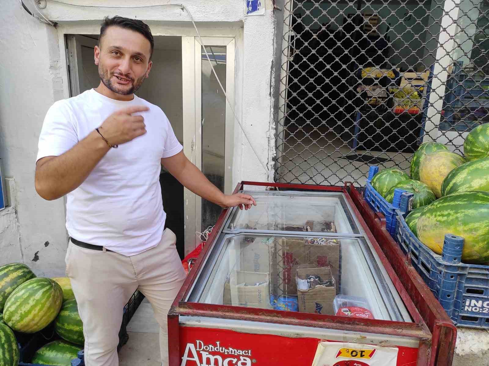 10 liralık dondurma i&ccedil;in 100 bin liralık dolabı kırdılar
