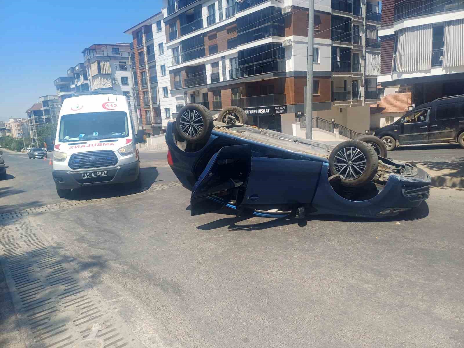 Manisa’da takla atan araçtan burnu bile kanamadan çıktı