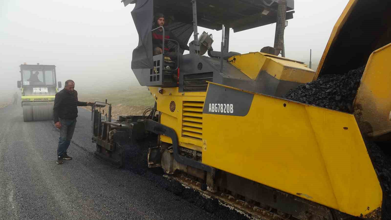 Yeşil Yol Projesi kapsamında çalışmalar başladı: Bayburt’u Uzungöl’e bağlayacak yola asfalt seriliyor