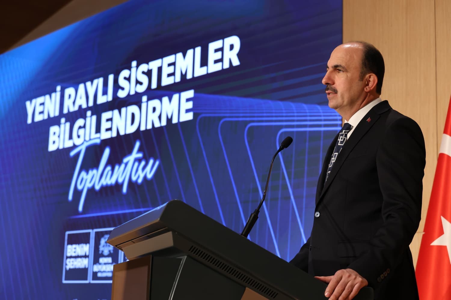 Başkan Altay: "Şehrimiz kuzeyden g&uuml;neye, doğudan batıya raylı sistemlerle donatılacak"
