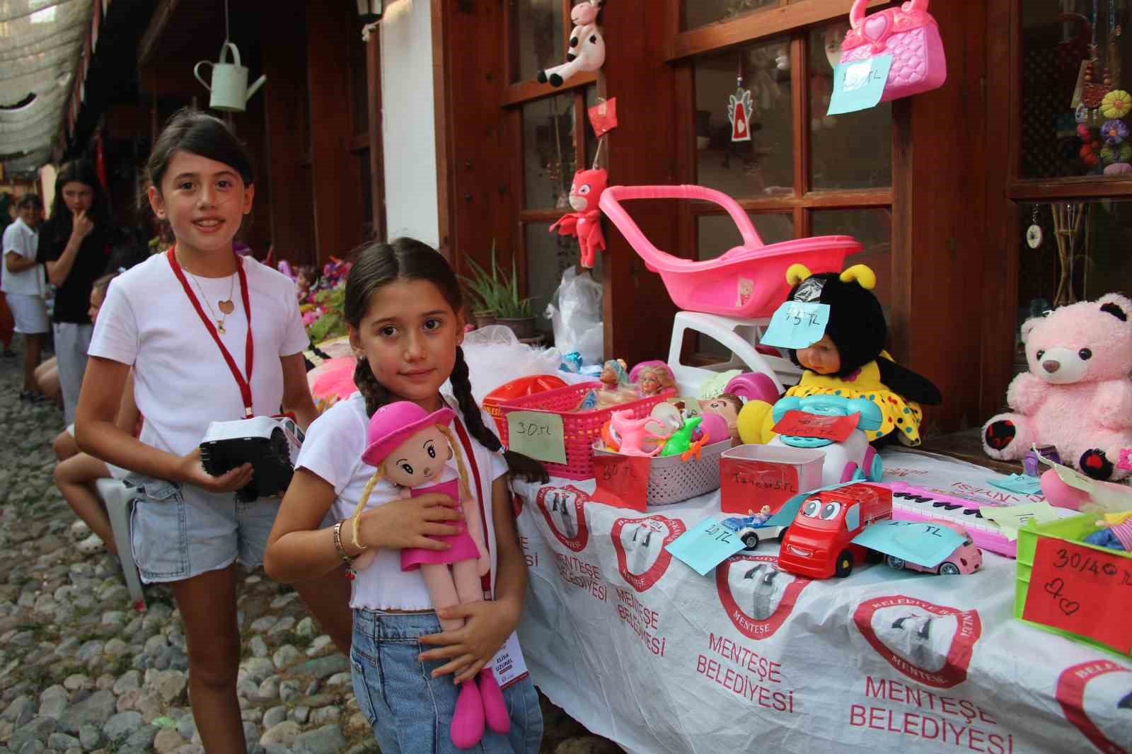 Menteşe&rsquo;de &ccedil;ocuklar tezgah başına ge&ccedil;ti
