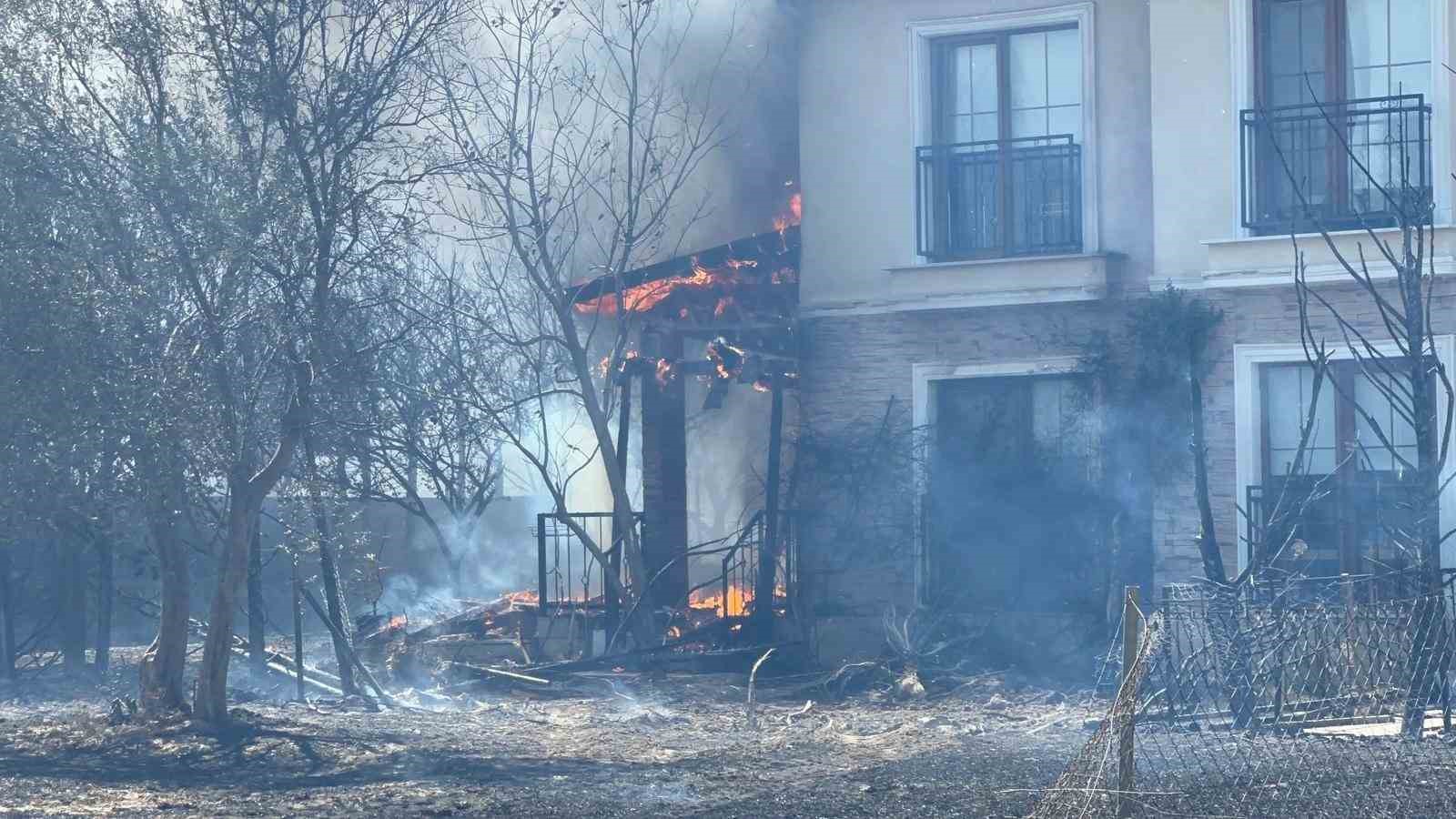 &Ccedil;anakkale&rsquo;deki yangında dumandan etkilenenlerin sayısı 77&rsquo;e &ccedil;ıktı
