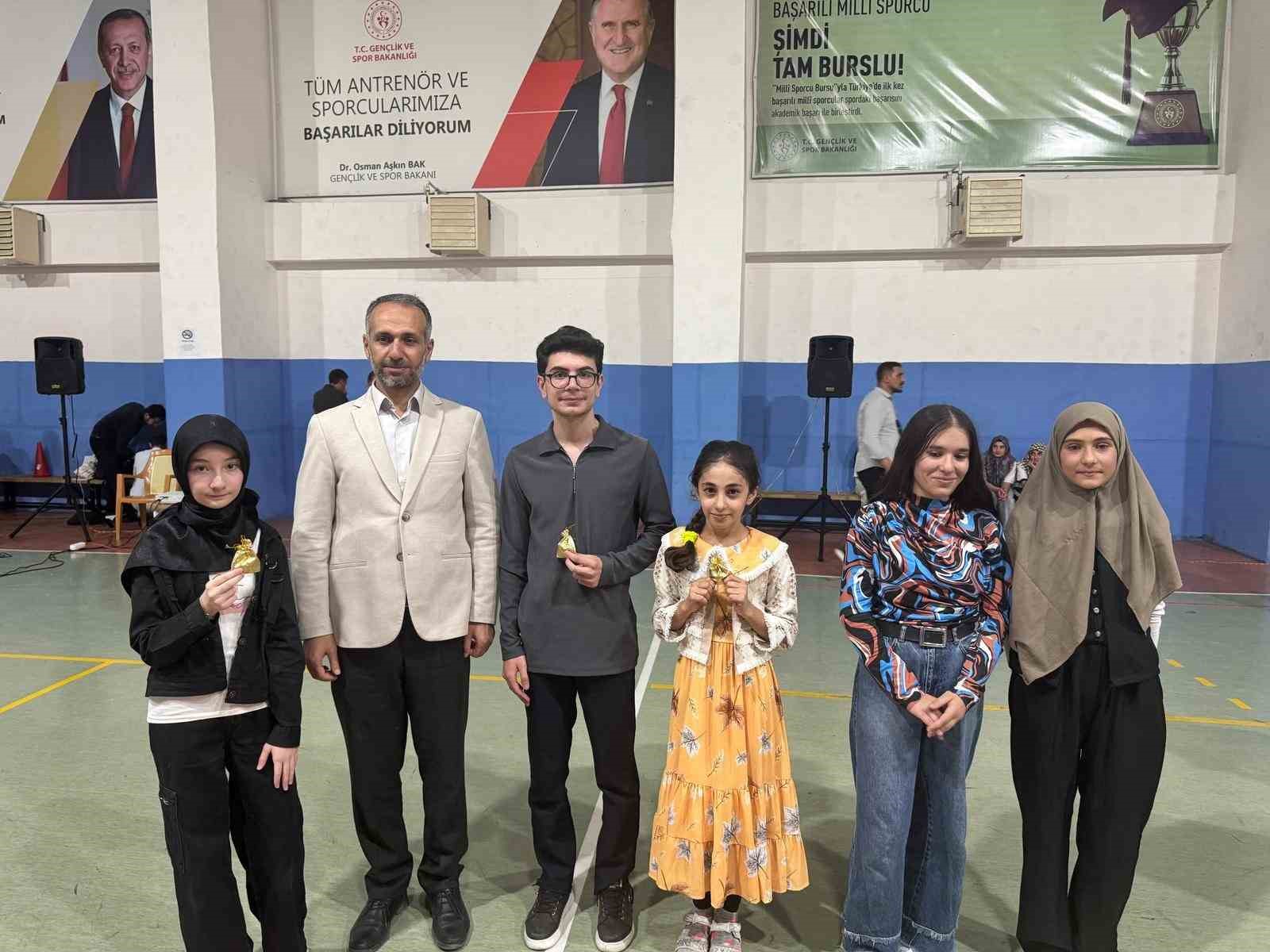 Başkale&rsquo;de yaz Kur&rsquo;an kursları d&uuml;zenlenen programla sona erdi
