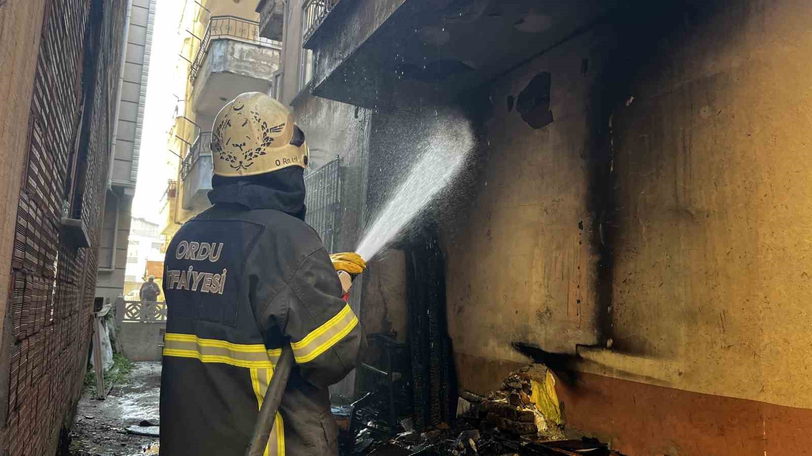 Ordu&rsquo;da yakılan &ccedil;&ouml;pler yangına neden oldu
