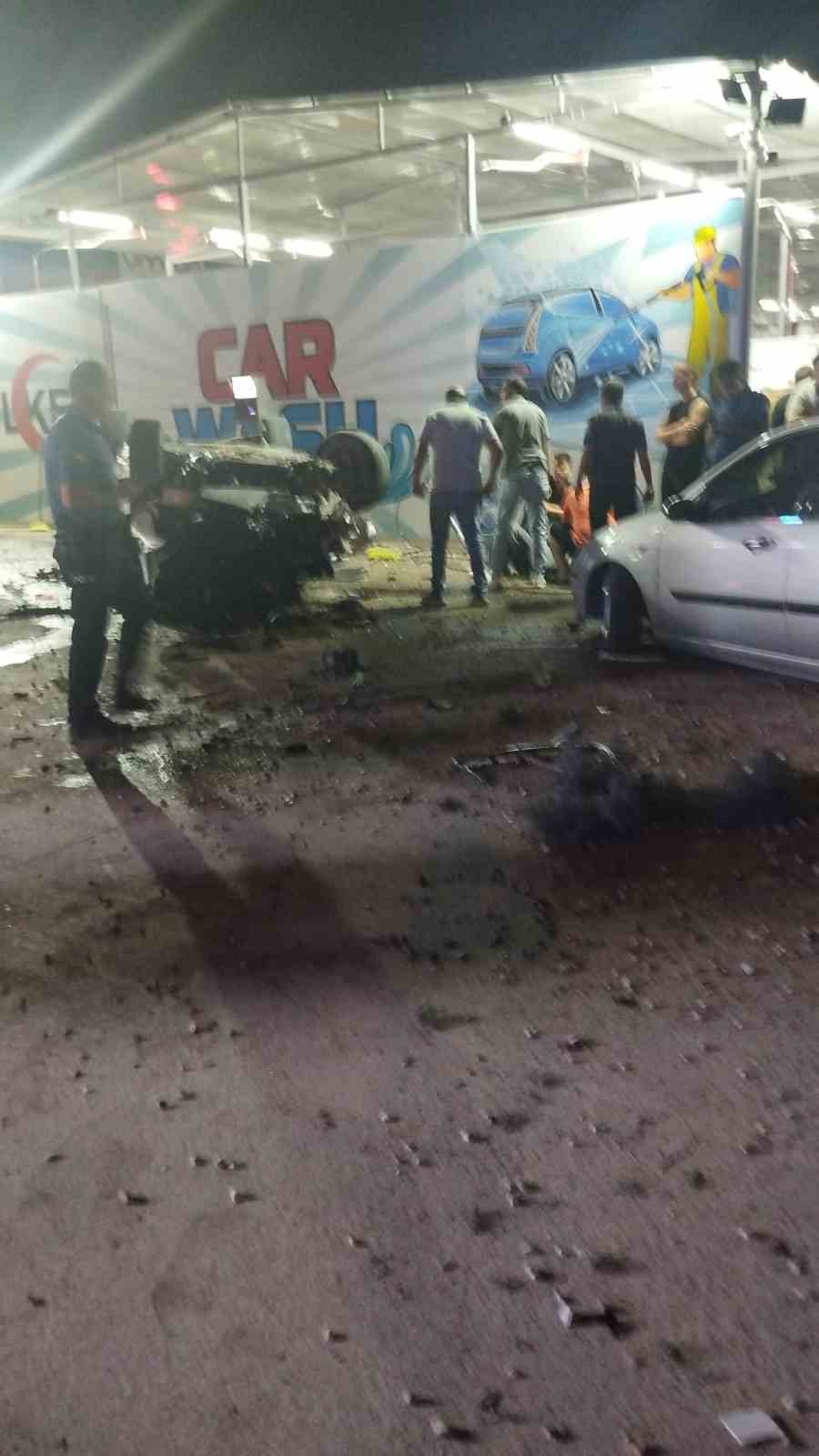 Ankara&rsquo;da kontrolden &ccedil;ıkan otomobil oto yıkamacıya u&ccedil;tu: 3 yaralı
