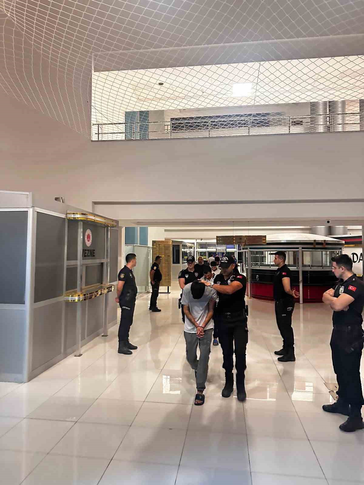 Samandağ&rsquo;da kavgaya karışan 4 kişi tutuklandı
