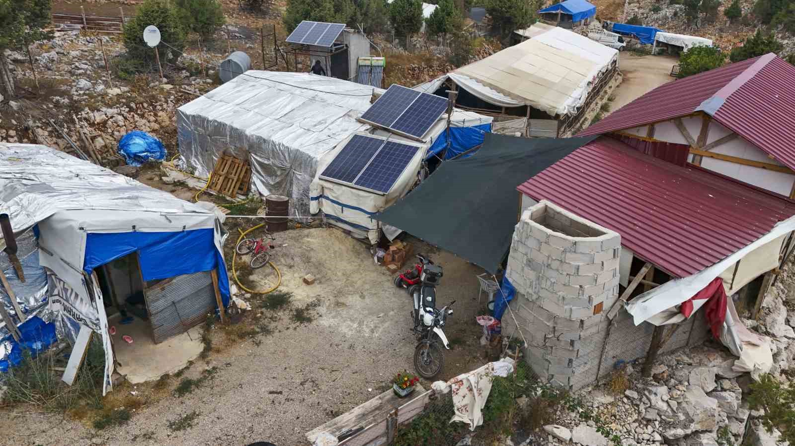 Kıl &ccedil;adırlar g&uuml;neşle aydınlandı, &uuml;reticinin y&uuml;z&uuml; g&uuml;ld&uuml;
