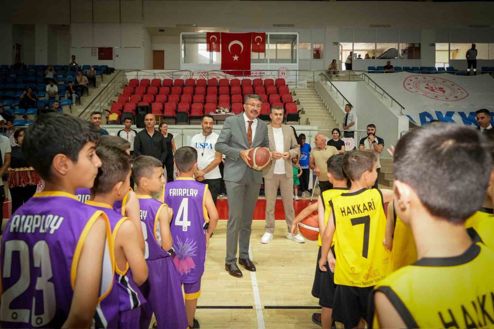 Potanın genç yıldızları madalyalarını Vali Çelik’ten aldı