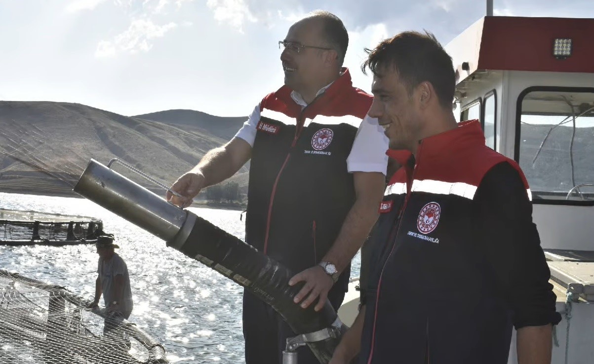 Bayburt&rsquo;ta alabalık işletmesinde &uuml;retim yerinde incelendi
