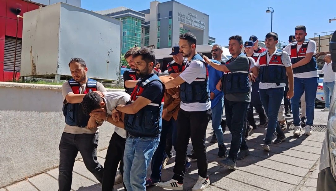 Gaziantep’te 52 vatandaşı 109 milyon TL dolandıran 40 şüpheli tutuklandı