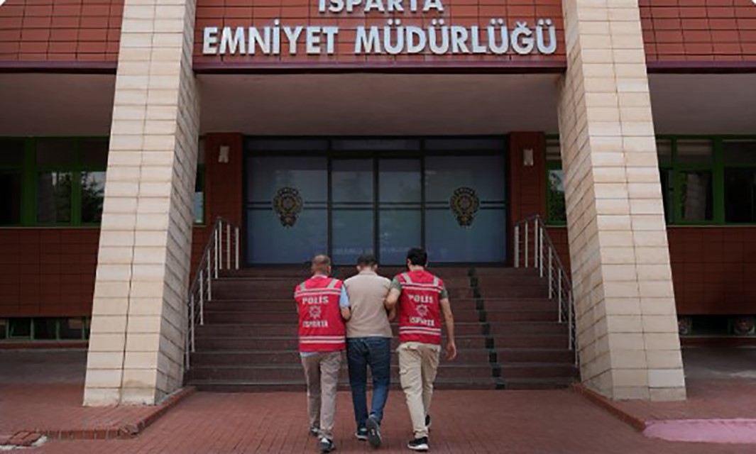 Isparta’da hırsızlık suçundan aranan cezaevi firarisi yakalandı