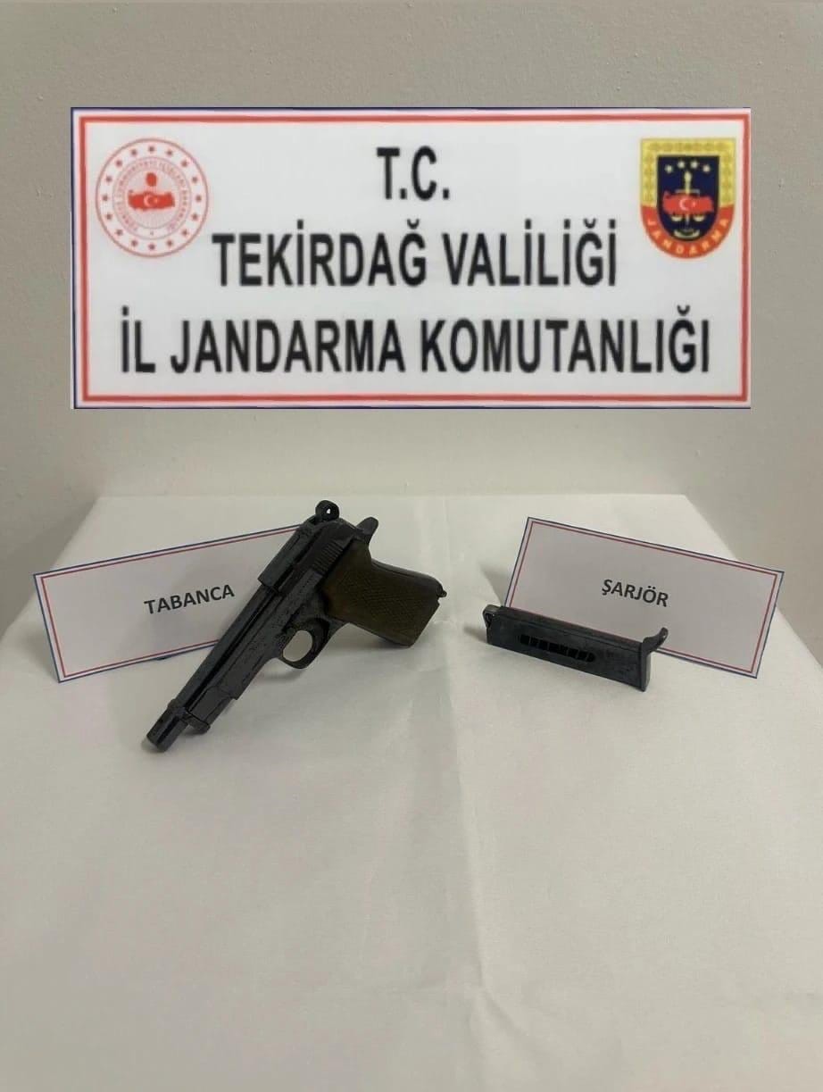 Tekirdağ&rsquo;da jandarmadan silah ve m&uuml;himmat operasyonu

