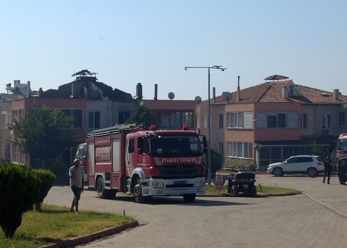 Orman yangınında; 7 ev yandı, 2 bin 700 kişi tahliye edildi, 15 kişi yaralandı
