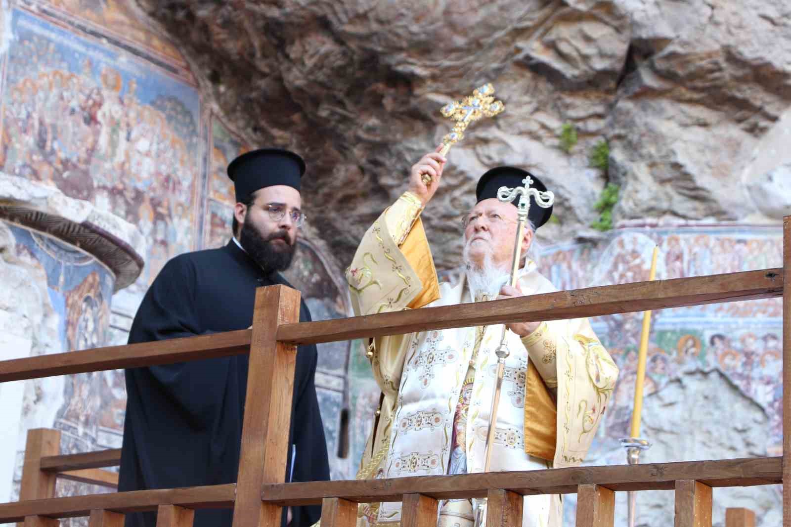 Fener Rum Patrikhanesi ayini bu yıl G&ouml;k&ccedil;eada&rsquo;da yapmaya karar verdi
