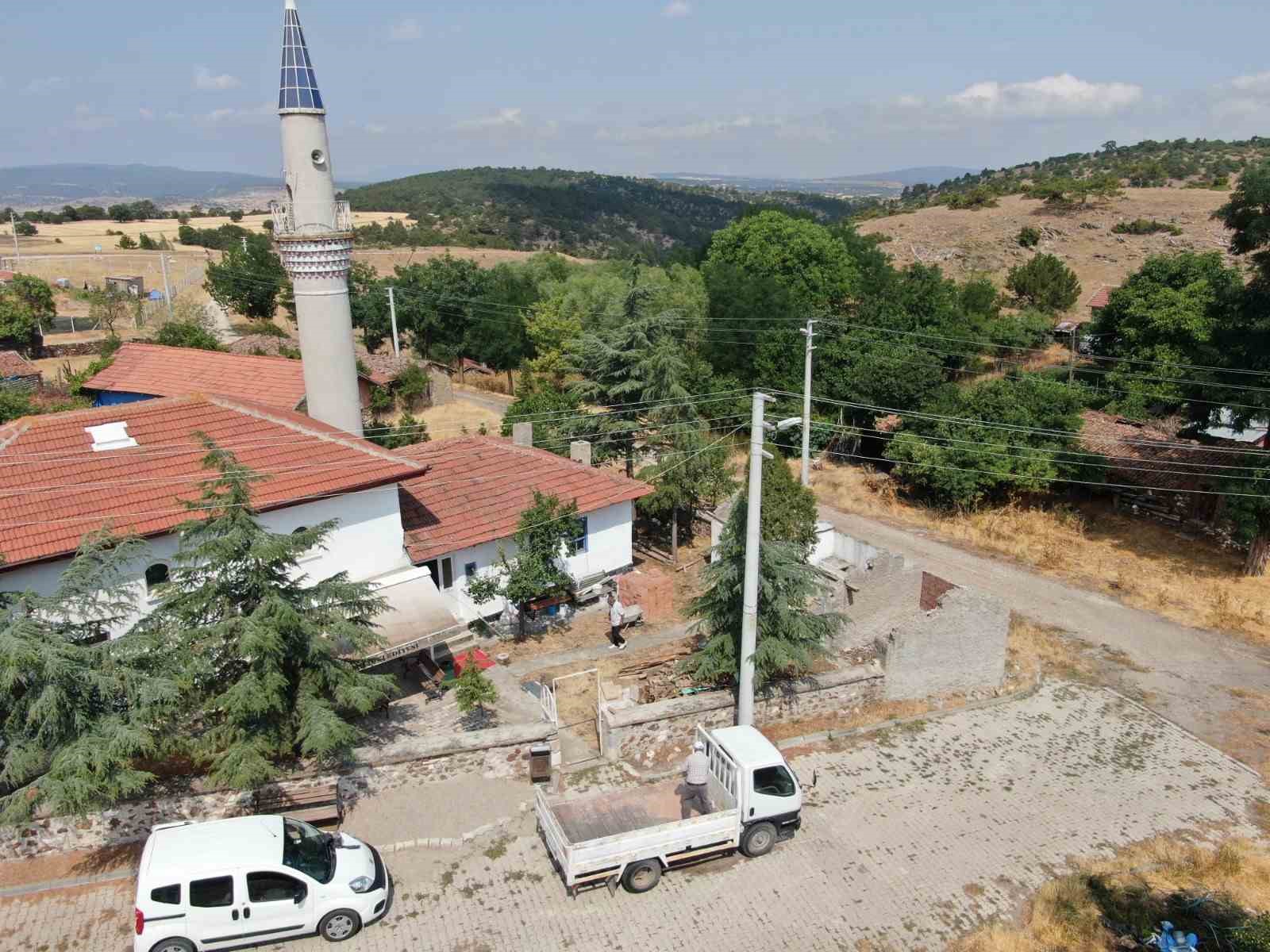 Yukarıkuzfındık Mahallesi&rsquo;nde bulunan caminin şadırvan ve tuvaletleri yenileniyor
