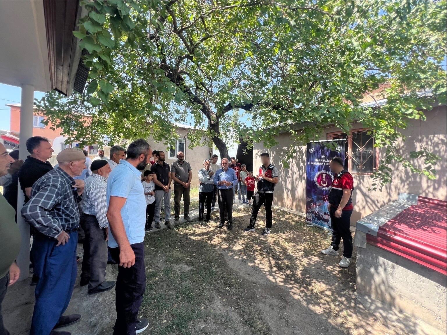 Kars jandarmadan siber farkındalık ve bilin&ccedil;lendirme eğitimi
