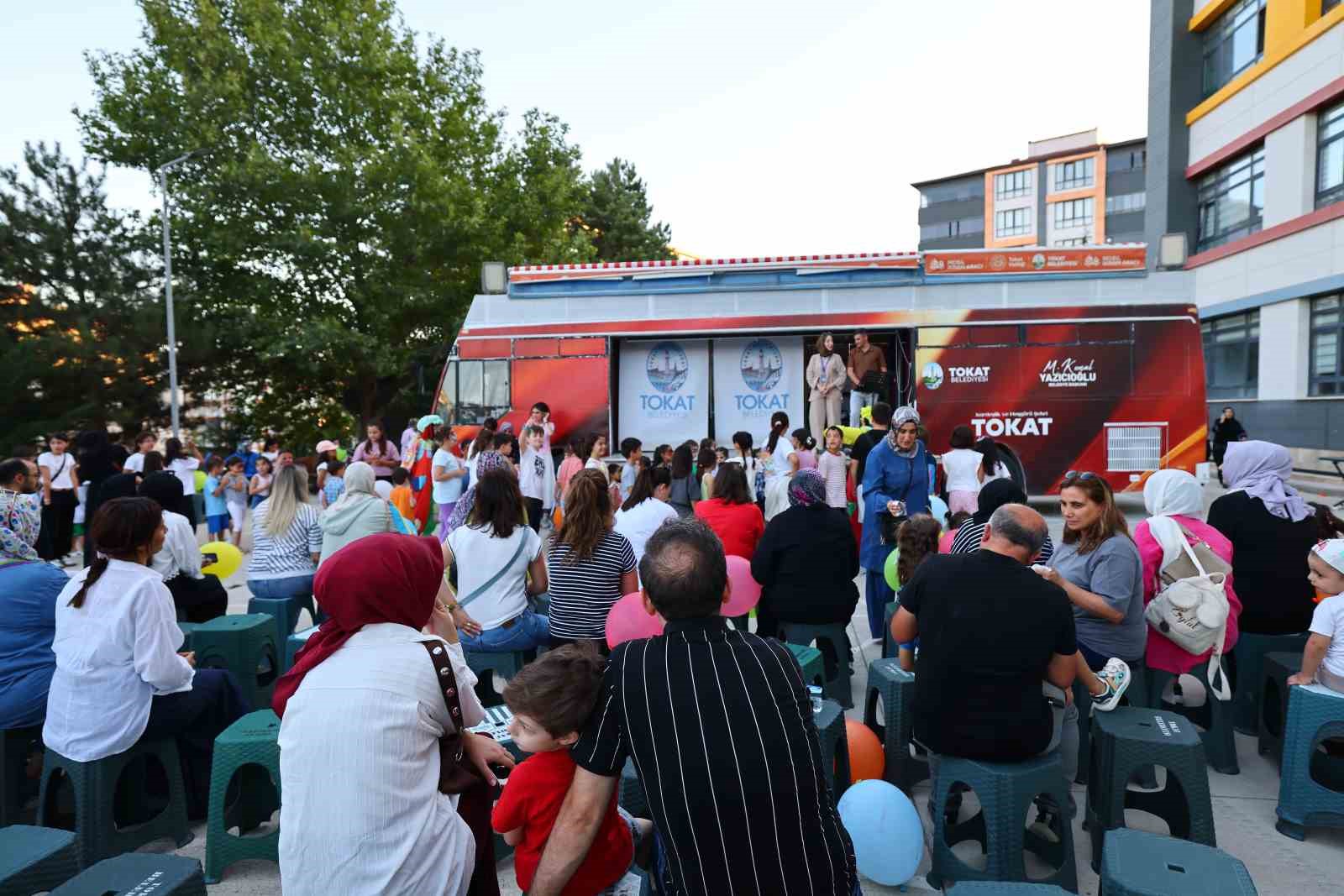 Çocuklar Tokat Belediyesi’nin mahalle şenlikleriyle doyasıya eğleniyor
